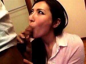 Femme au foyer asiatique solitaire, accro au sexe hardcore et à la