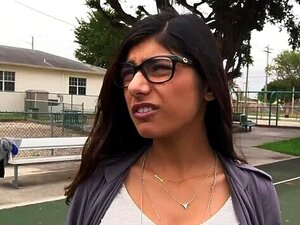 Mia Khalifa a envie d'une grosse bite noire contre les souhaits de son