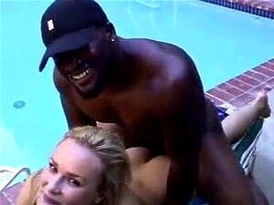 Découvrez le plaisir ultime avec notre séduisante beauté.