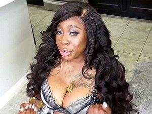 Grosse femme au foyer ébène avec un gros cul, Ms London Hot JOI