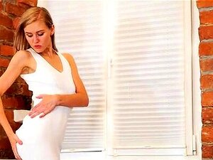 Quand la magnifique mannequin Lona a fini de prendre des photos, elle