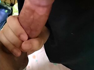 Une beauté incroyable est très douée pour la fellation Une femme