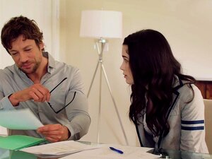 VIXEN Une étudiante chaude baise son prof