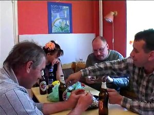 3 potes baisent une nouvelle fille - 3