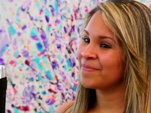 Après avoir rencontré le couple, la sexy échangiste voit des nanas