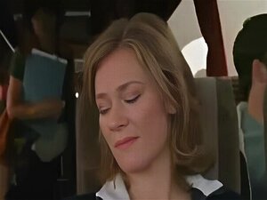 Plongez dans l'ultime fantasme avec une MILF séduisante et deux