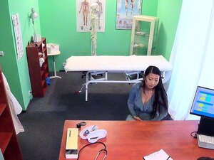 Fake Hospital Cock affamée, meuf orientale française