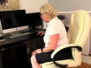 la belle-tante Judy, Enseignante GILF de 66 ans, Mme Claire Baise Son