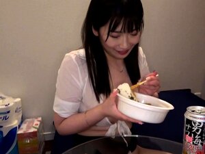 Chat vidéo de la mignonne ronde aux gros seins