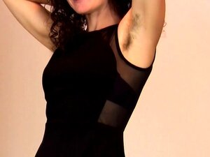 La coquine Sunshine a une chatte poilue