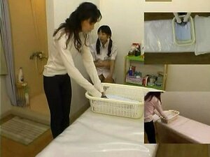 Découvrez l'attrait d'une séduisante Japonaise dans ses moments les
