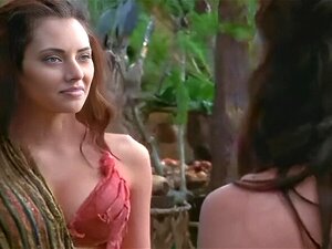 Scène sexy d'Adrienne Wilkinson dans Xena : Princesse guerrière.