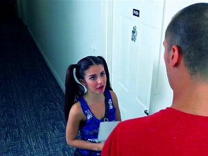 La mignonne Sally Squirt baise avec un professeur chaud