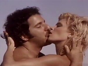 LE PORNO CLASSIQUE - Baise sur la plage. Baise sur la plage au bord de