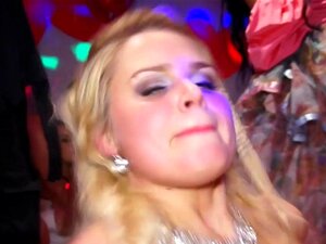 Orgies cochonnes à la fête de sexe en groupe