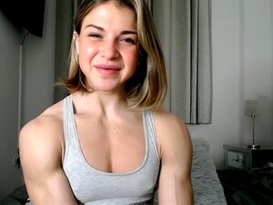 Beauté britannique taquine avec son corps musclé parfait