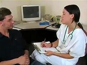 L'infirmière fait une branlette de cuisinière,