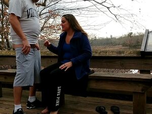 Pendant ce temps, DE RETOUR au parc pour une baise rapide... !