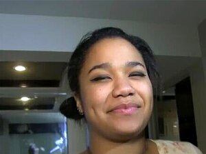 Une mignonne blasienne baisée par le mexicain bien monté Derek pour