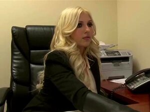 Christie Stevens, la secrétaire chaude, se fait enculer