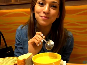 Regarder Un rendez-vous avec Sara Luvv est tout ce qu'il faut pour un