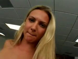 Découvrez trois blondes magnifiques qui embrasent leurs désirs dans