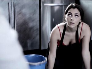 Une bonne européenne chaude baisée et baisée par un homme riche. La