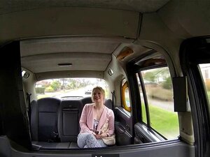 Un passager britannique percé à l'arrière d'un taxi