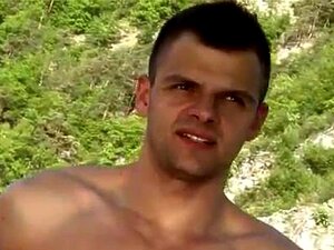 Nouveau film mobile gay sexe Deux mecs baisent en anal sur le bateau !