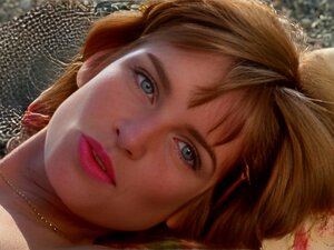 daryl hannah & valerie quennessen dans un film nu et érotique