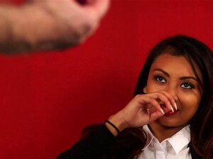 Moyenne babe cfnm taquinant. Moyenne babe cfnm taquinant et humiliant