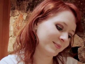 Masseuse en chaleur supplie pour une douche de sperme