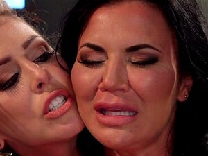 Milf à gros seins fessée et fouettée. Esclave MILF à énormes