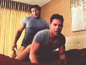 Chris Brown Ft. Nicki Minaj - Love More Gay Music vidéo