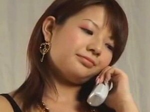 Découvrez le désir interdit d'une fraîche japonaise succombant à