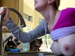 Certains où sur l'évier de la cuisine - vidéo 1. Regardez certains