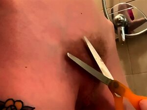 LucySpanks - Rasage de chatte poilue et garniture