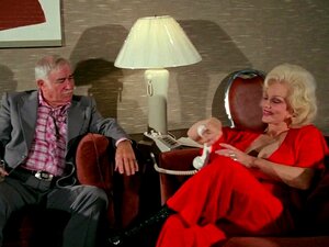 Orgie de milf blonde