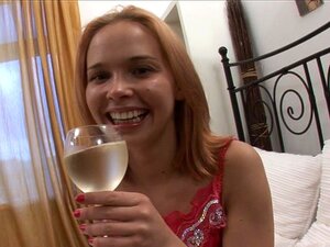 1er anal pour une rousse timide,