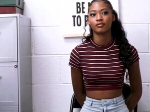 Un coup rapide avec un suspect noir chaud au bureau