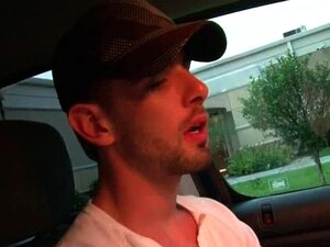 Gangbang porno gay dans les toilettes publiques partie2