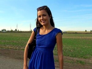 Agent Public, sexy tchèque, chatte rasée et baisée en plein air