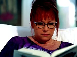 La belle-fille léchée par la chatte se fait baiser par son