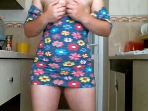 Sylvie dans sa cam de cuisine