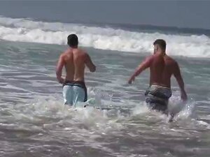 Sexe anal gay poilu avec éjaculation
