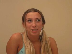 jolie blonde baisée dans le cul