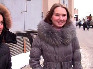 Sexe dans les toilettes publiques avec une jolie nana