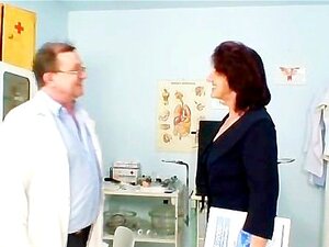 Femme au foyer mature et cochonne prenant part5