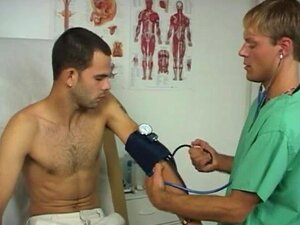 Sentez la chaleur alors que ces garçons d'université amateurs