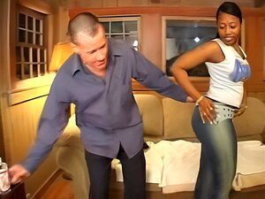 Cherokee se présente chez lui